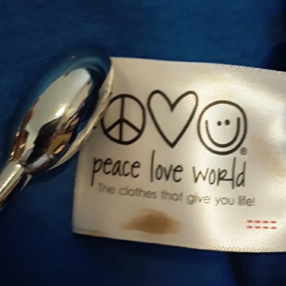 NWT Peace Love World Boxy V-Neck T-Shirt Top, Blue, Size XS - Picture 6 of 7